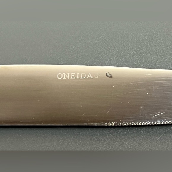 Oneida Countless Stainless 2 Dinner Knives Beaded Glossy Flatware E51N - Picture 5 of 9